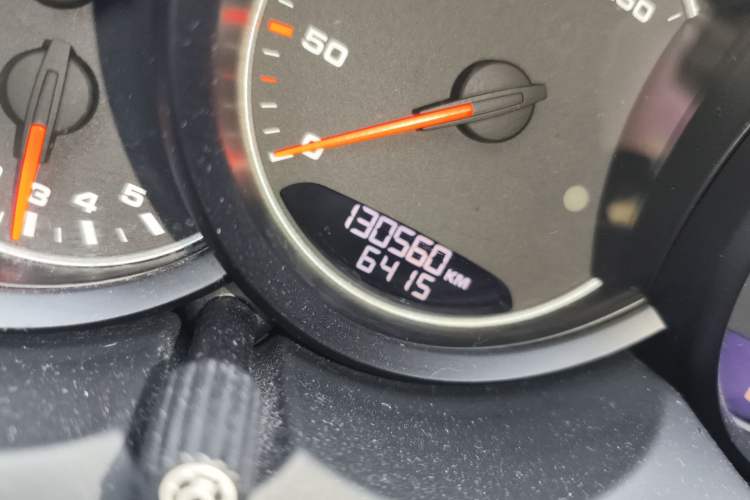 Used Porsche Cayenne 2015 Cayenne 3.0T Odometer Close Up