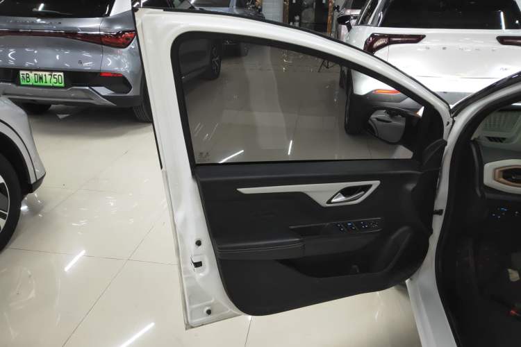 Used SOL E10X 2021 302 km Range Luxury Version 31.4 kWh