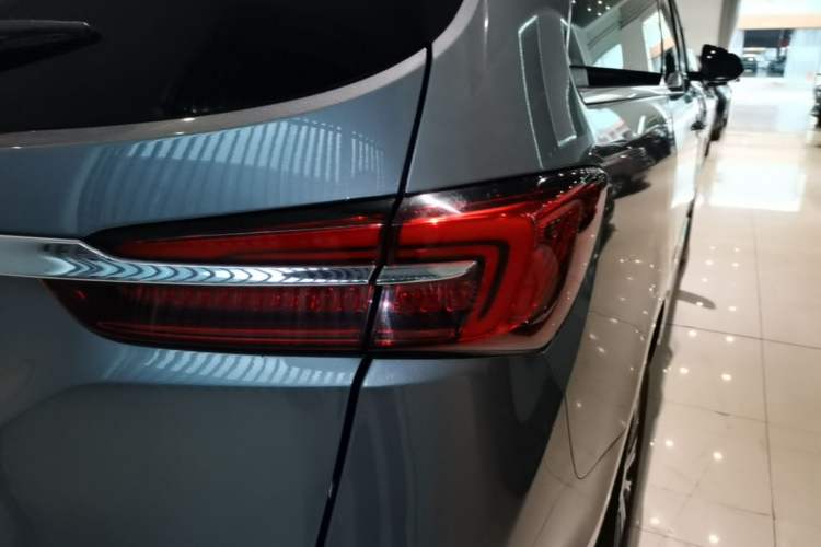 Used Buick GL8 2022 Land Business Class 652T Smart Deluxe Model Right Rear Taillight