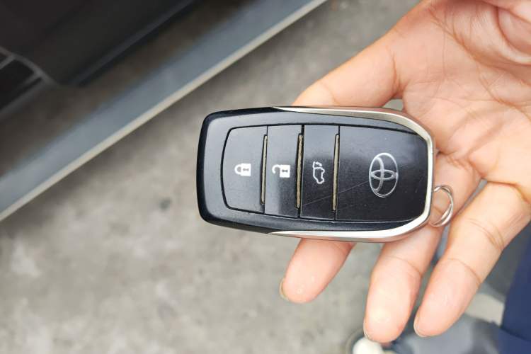 Used Toyota Highlander 2018 2.0T Four-Wheel Drive Prestige Version 7 Seats China V Emission Standard