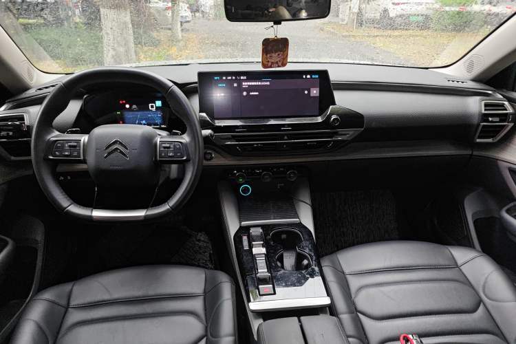 Used Citroen C5 X 2023 1.6T Extraordinary Power Center Console