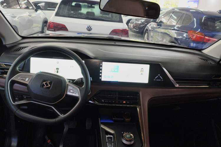 Used SOL X8 PLUS 2023 1.5 TGDI DCT Smart Edition 7-Seater
