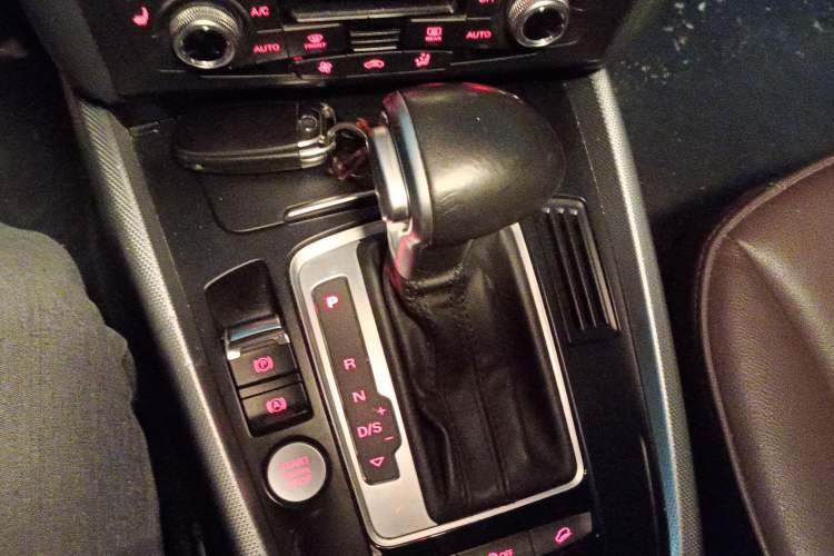 Used Audi Q5 2017 40 TFSI Technology Edition Gear Lever