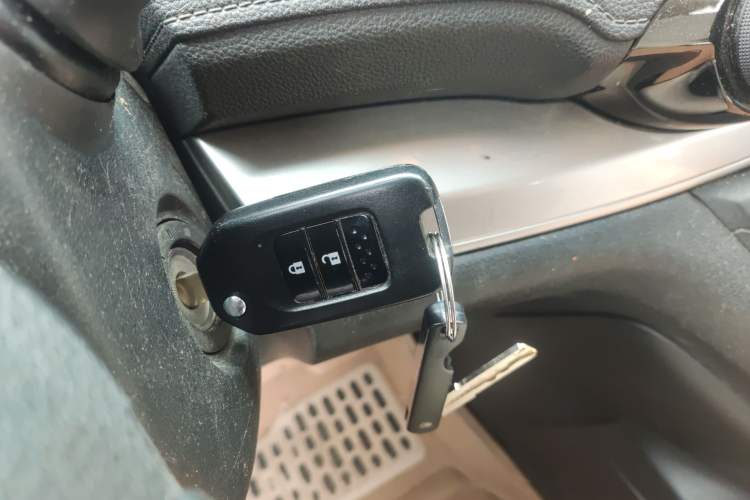 Used Honda CR-V 2015 2.0L two-wheel drive urban version
