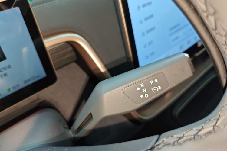 Used Dongfeng eπ eπ008 2025 210Max Range-Extended Version 5 Seats Gear Lever