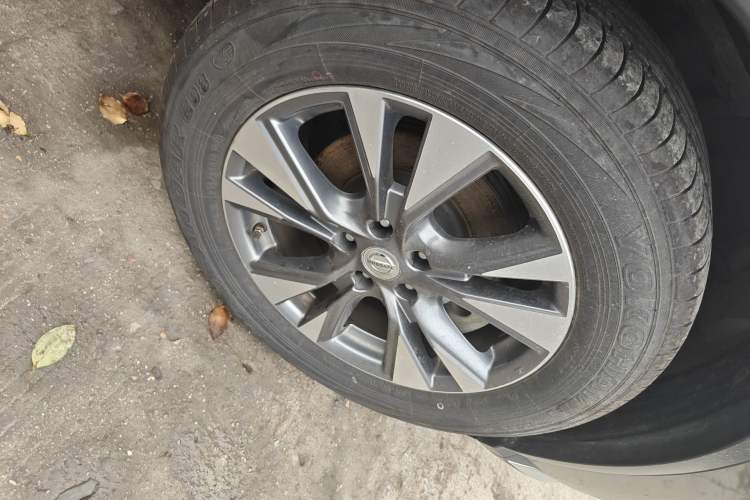 Used Nissan Murano 2017 2.5L XL Two-Wheel Drive Smart Edition Right Front Wheel Hub