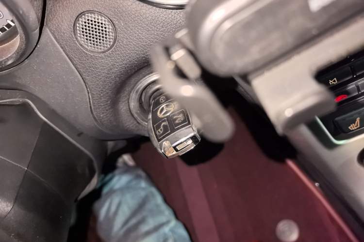 Used Mercedes-Benz SLK-Class 2011 SLK 200 Fashion Model
