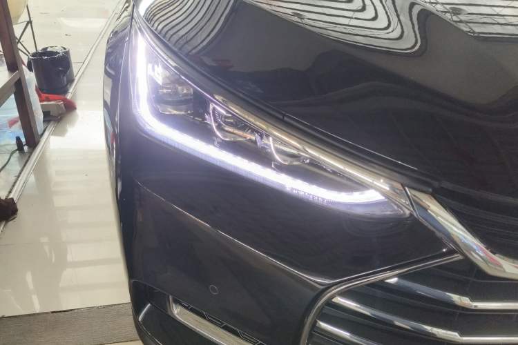 Used BYD Tang 2019 2.0T Automatic SmartConnect Luxury 7-Seater China VI Standard Right Front Headlight