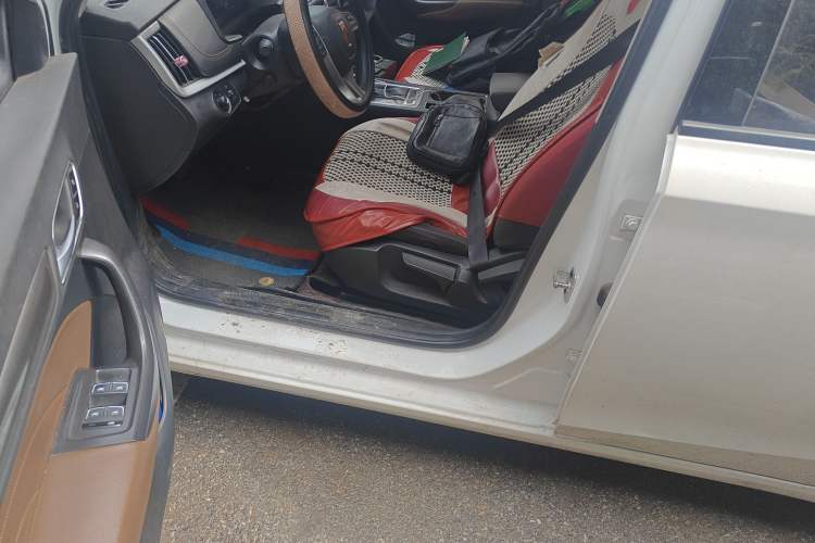 Used Roewe i6 2019 PLUS 1.6L CVT 4G Connected Luxury Deluxe Edition
