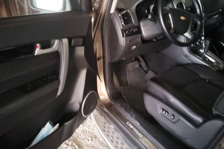 Used Chevrolet Captiva 2015 2.4L 4x4 Flagship Edition 7-Seater
