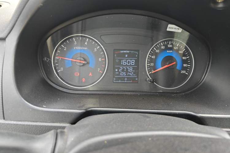 Used Dongfeng Fengon 360 2015 1.5L Manual Comfort II 7-Seater