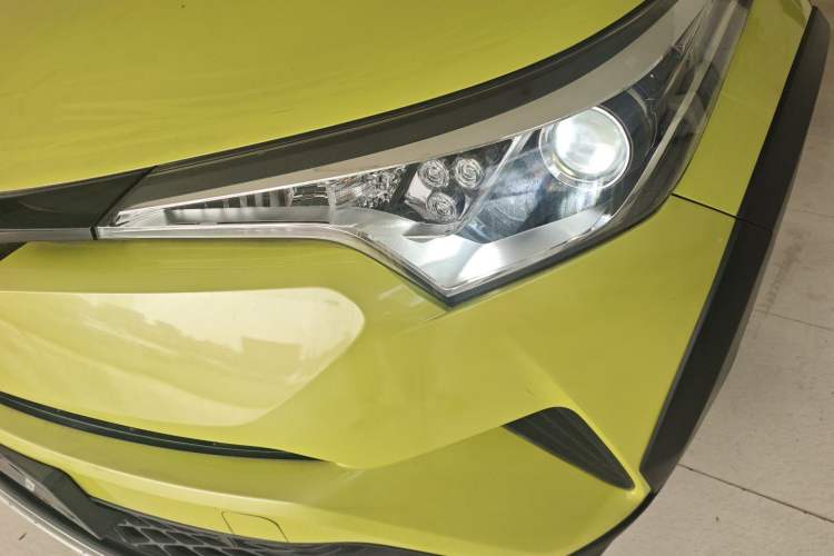 Used Toyota C-HR 2018 2.0L Coolway Leading Edition China V Standard
