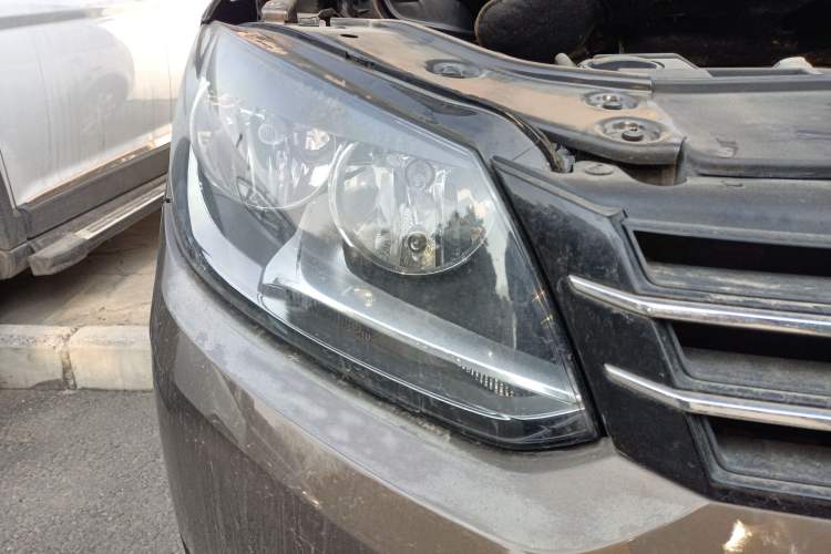 Used Volkswagen Touran 2011 1.4T Manual ZhiShang Edition 5-seater
