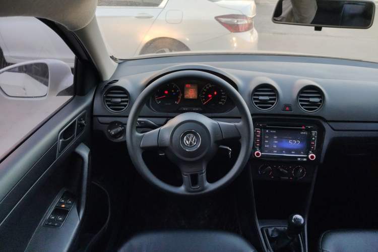 Used Volkswagen Jetta 2015 Value Edition 1.6L Manual Fashionable Style Steering Wheel