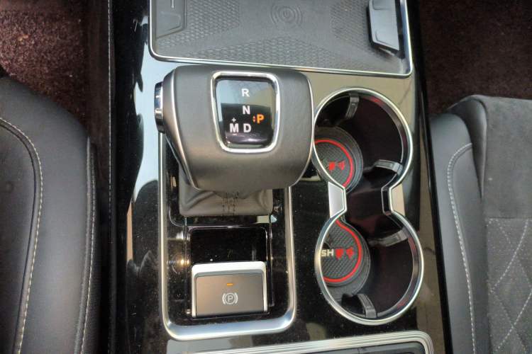 Used Hongqi HS7 2022 2.0T DCT Two-Wheel Drive Smart Connect Flagship Edition Seven Seats Gear Lever