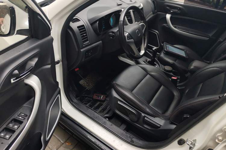 Used CHANGAN CS35 2015 1.6L Manual Luxury Model China IV Standard Driver Seat