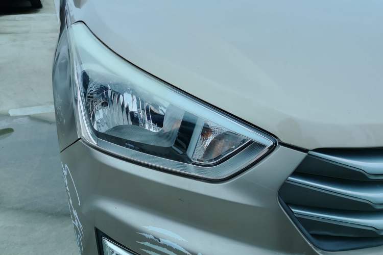 Used Hyundai ix25 2015 1.6L Automatic Two-Wheel Drive Smart GLS Trim Right Front Headlight