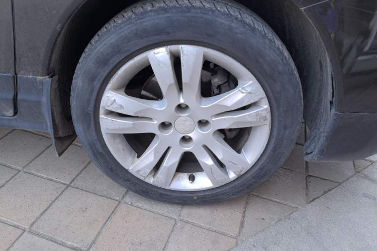 Used Peugeot 3008 2015 1.6THP Automatic Prestige Edition Right Front Wheel Hub