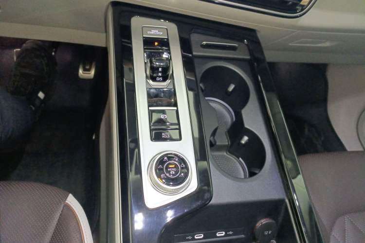 Used Volkswagen Tavendor 2023 380TSI Four-Wheel Drive R-Line Cruise Edition
