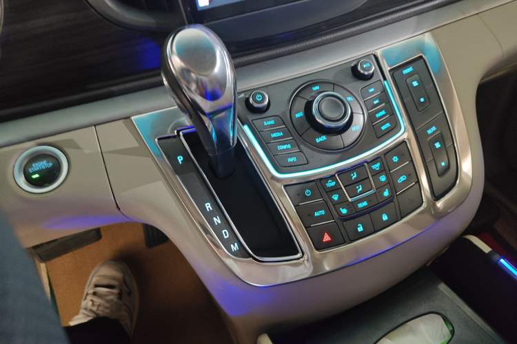 Used Buick GL8 2011 3.0L GT Luxury Business Haoya Edition