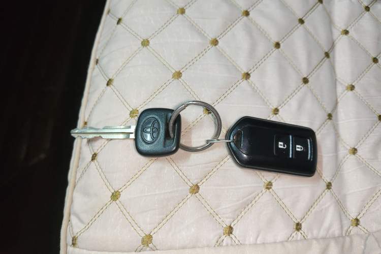 Used Toyota YARiS L Zhi Xuan 2015 1.5E Automatic Charm Edition
