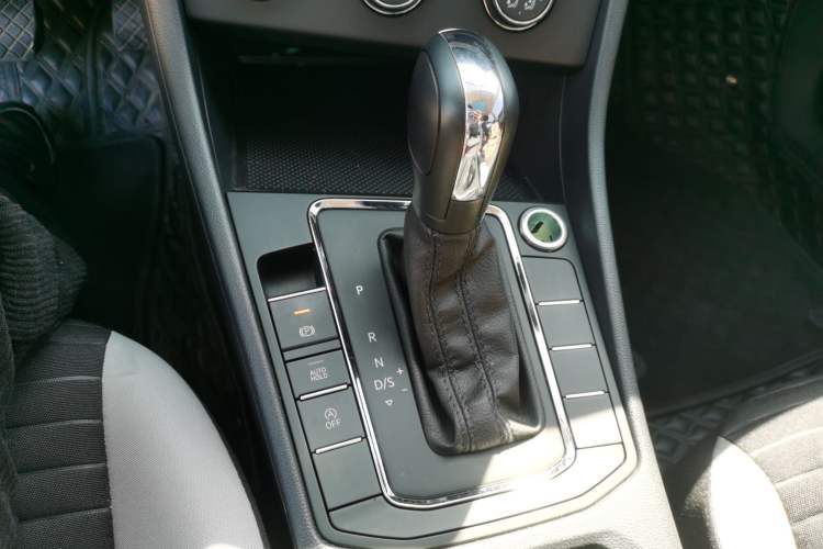 Used Volkswagen Bora 2023 1.5L Automatic Changer Limited Edition Gear Lever