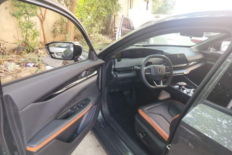 Used Changan UNI-V 2023 1.5T Prestige Model
