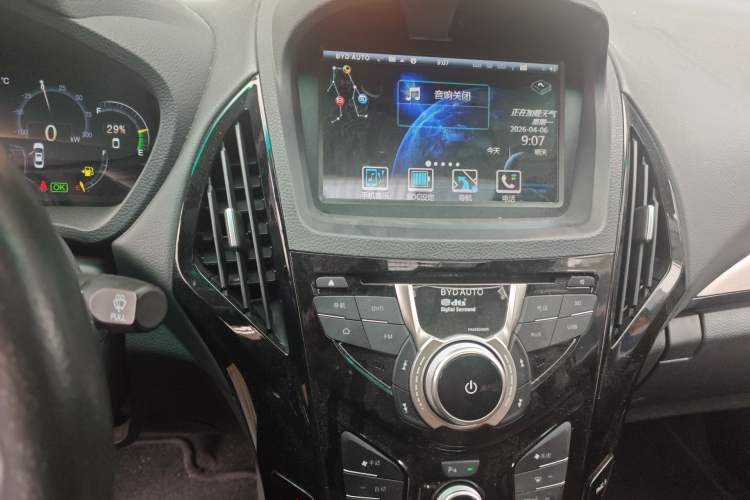 Used BYD Qin New Energy 2015 1.5T Dual-Crown Flagship Plus Edition Audio And AC Panel