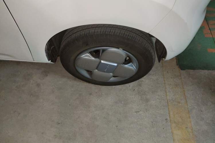 Used Geely Galaxy Panda 2024 Panda Mini 200km Endurance Bear Right Front Wheel Hub