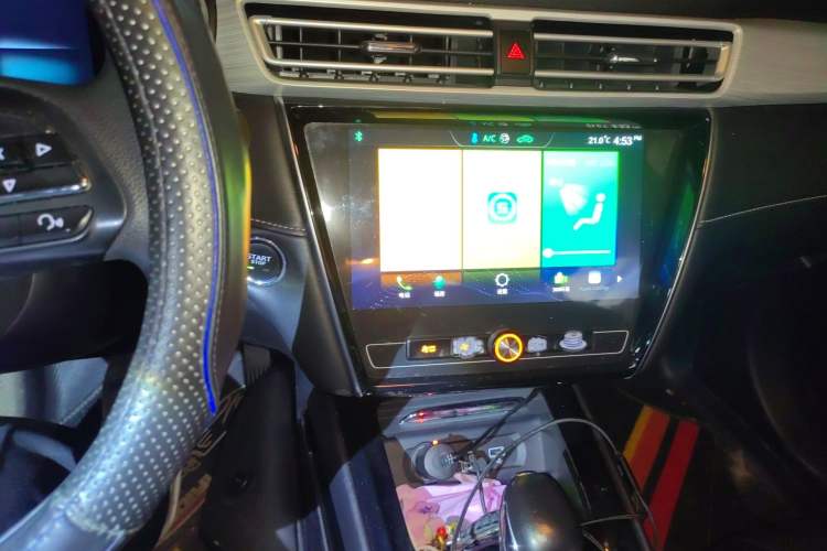 Used Roewe i5 2020 1.5L Automatic 4G Connect Luxury Flagship Edition Audio And AC Panel