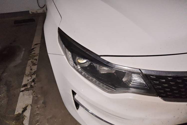 Used Kia K5 2016 2.0L Automatic LUX Right Front Headlight