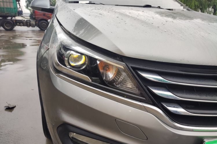 Used Baojun 310W 2017 1.5L Manual Comfort Version China VI Emission Standard Right Front Headlight