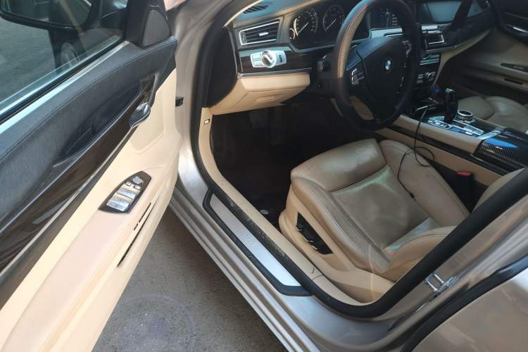 Used BMW 7 Series 2011 730Li Elegant Model
