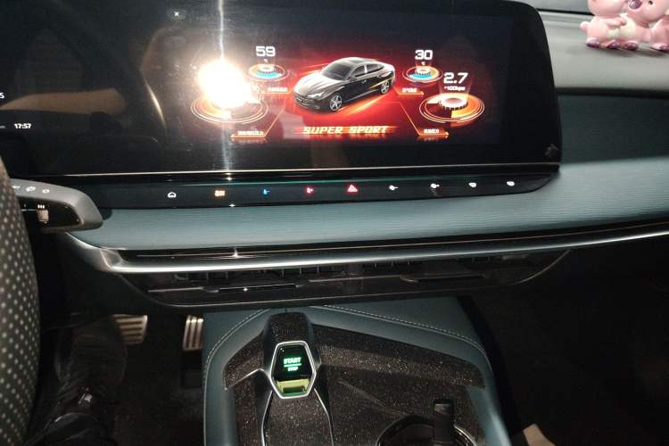 Used MG 7 2023 2.0T Automatic Hunter Luxury Edition Audio And AC Panel