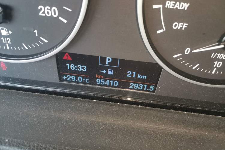 Used BMW 1 Series 2017 118i Design Package Model Odometer Close Up