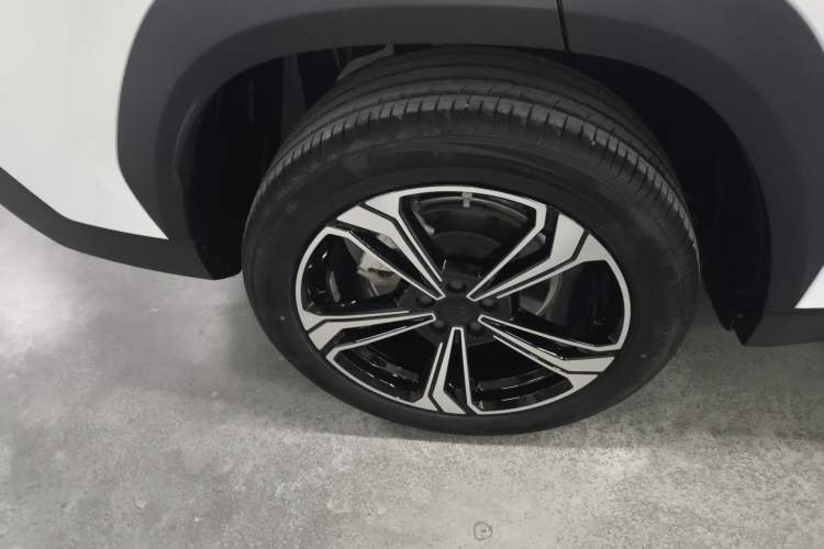 Used Geely Galaxy L7 2025 EM-i 115km Exploration+ Edition Right Rear Wheel Hub