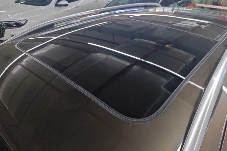 Used Volkswagen Tiguan 2015 1.8TSI Automatic All-Wheel-Drive Luxury Model Roof