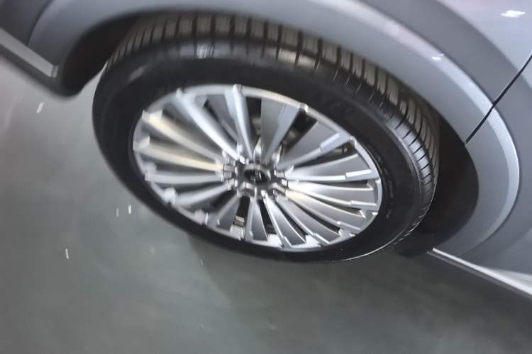 Used ONVO Luxeed L90 2025 Model—Max Six-Seater Version