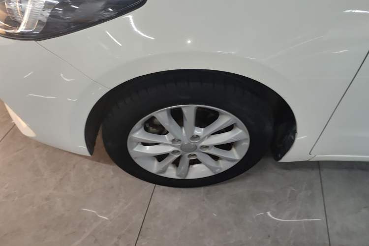 Used Kia K3 2016 1.6L Automatic GLS Left Front Wheel Hub