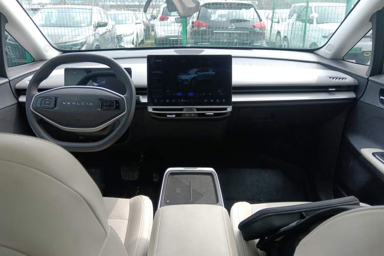 Used Venucia VX6 2023 520 Max
