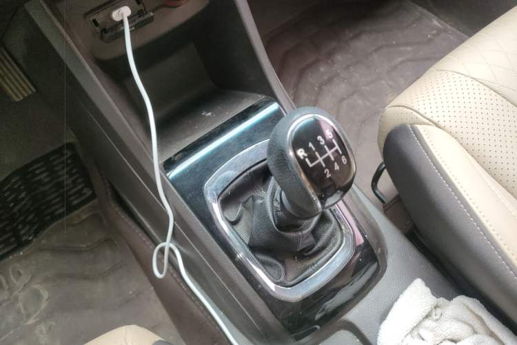 Used Baojun 310W 2017 1.5L Manual Fashion Model China V
