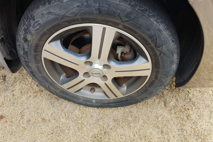 Used Nissan Sunny 2011 1.5XE CVT Comfort Edition Right Front Wheel Hub