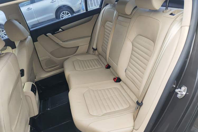 Used Volkswagen Magotan 2015 1.8TSI Advanced Model Left Rear Seat