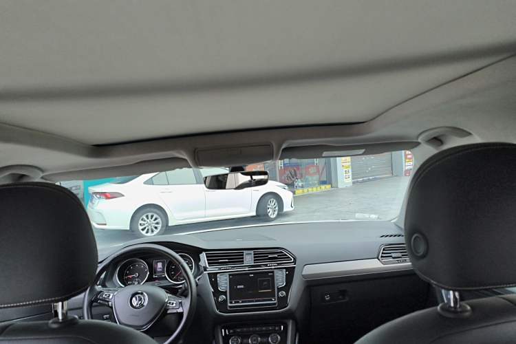 Used Volkswagen Tiguan L 2017 330TSI Automatic Two-Wheel Drive Luxury Edition Headliner