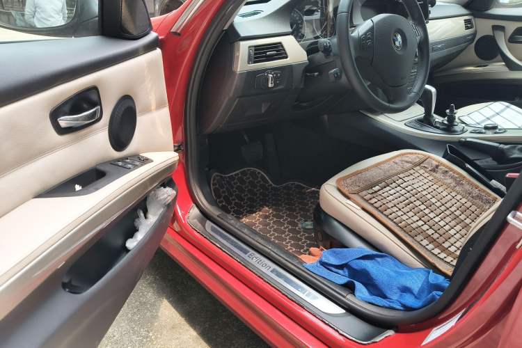 Used BMW 3 Series 2011 320i Luxury Edition Driver Seat