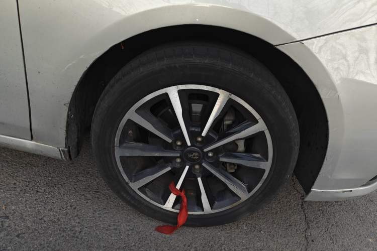 Used Roewe i6 New Energy 2017 45T Hybrid Connective Smart Luxury Edition Right Front Wheel Hub