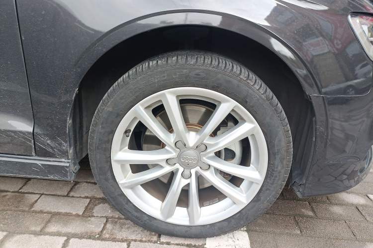 Used Audi A3 2014 Limousine 40 TFSI S line Comfort Model
