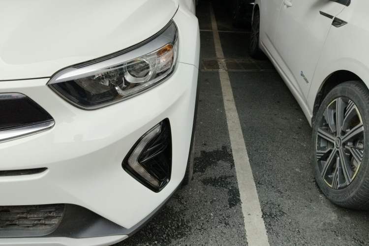 Used Kia kx1 Stonic 2021 1.4L CVT Fun Edition Left Front Headlight