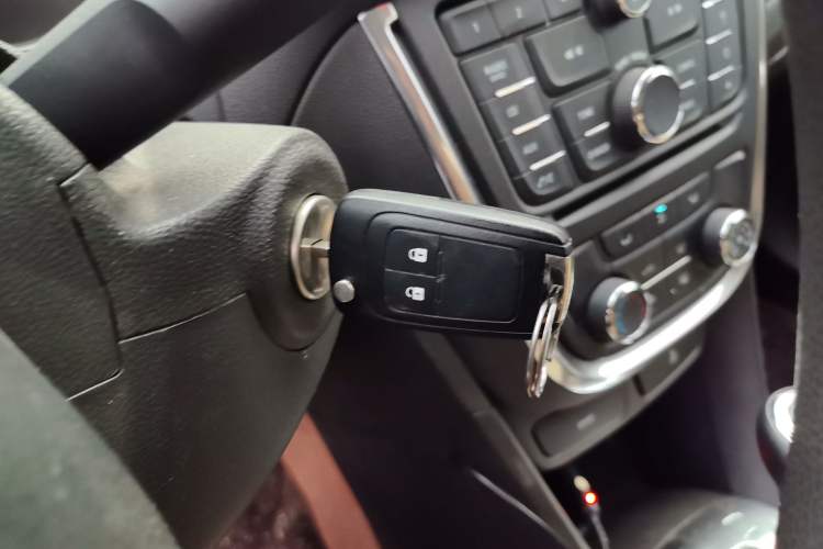 Used Buick Encore 2015 1.4T Automatic Two-Wheel Drive Urban Elite Version
