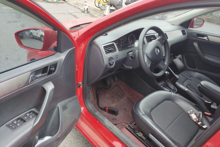 Used Skoda Rapid Spaceback 2014 1.6L Automatic Enjoyment Edition Driver Seat